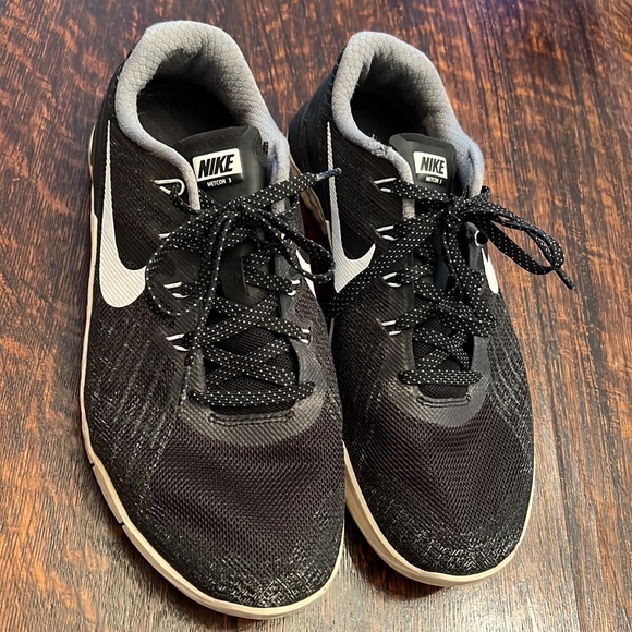 Nike Metcons - Picture 2 of 5